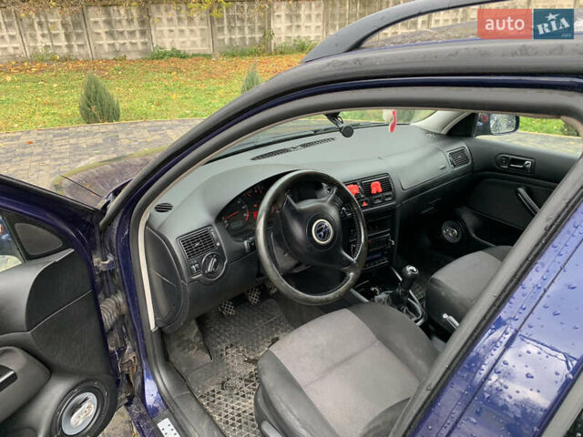 Синий Фольксваген Гольф, объемом двигателя 1.6 л и пробегом 286 тыс. км за 4200 $, фото 2 на Automoto.ua