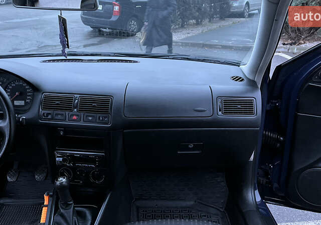 Синий Фольксваген Гольф, объемом двигателя 1.6 л и пробегом 310 тыс. км за 3600 $, фото 63 на Automoto.ua