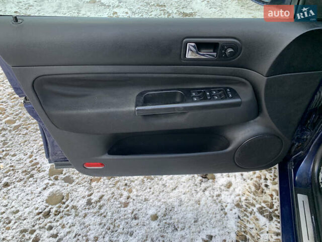 Синий Фольксваген Гольф, объемом двигателя 1.6 л и пробегом 240 тыс. км за 4750 $, фото 18 на Automoto.ua