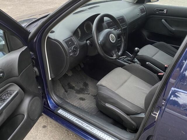 Синий Фольксваген Гольф, объемом двигателя 1.6 л и пробегом 323 тыс. км за 4550 $, фото 5 на Automoto.ua