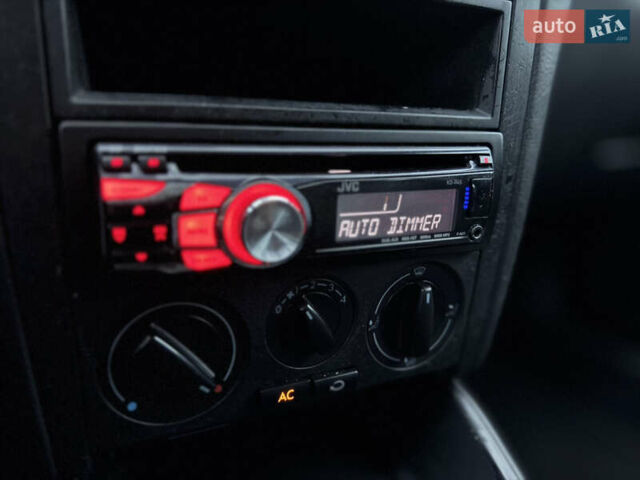 Синий Фольксваген Гольф, объемом двигателя 1.4 л и пробегом 208 тыс. км за 4150 $, фото 21 на Automoto.ua