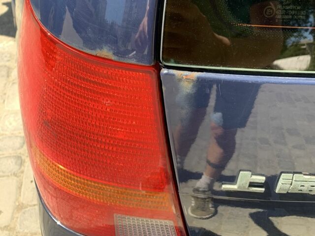 Синий Фольксваген Гольф, объемом двигателя 1.6 л и пробегом 240 тыс. км за 3600 $, фото 3 на Automoto.ua