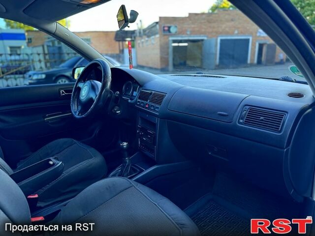 Синий Фольксваген Гольф, объемом двигателя 1.6 л и пробегом 260 тыс. км за 4700 $, фото 7 на Automoto.ua