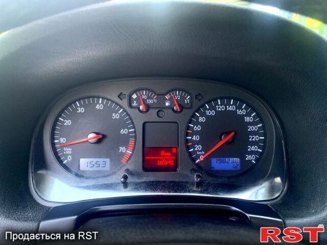 Синий Фольксваген Гольф, объемом двигателя 1.6 л и пробегом 198 тыс. км за 4900 $, фото 4 на Automoto.ua