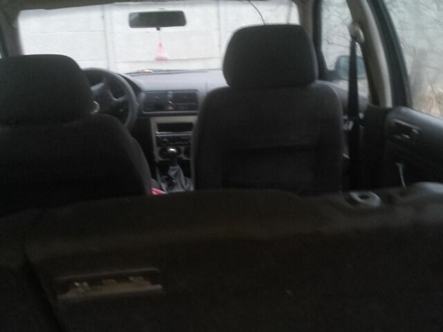 Синий Фольксваген Гольф, объемом двигателя 2 л и пробегом 356 тыс. км за 1900 $, фото 5 на Automoto.ua