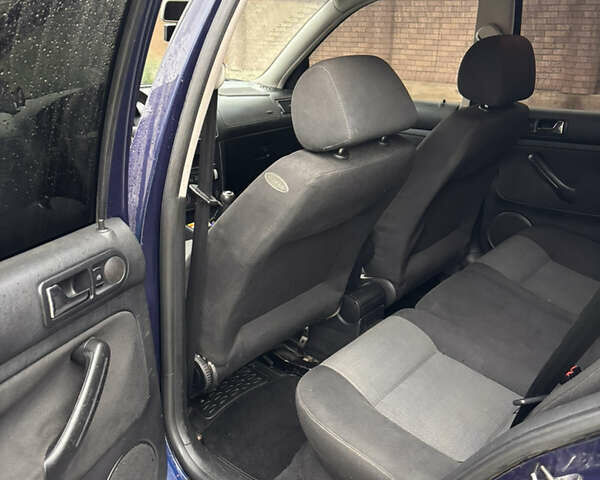 Синий Фольксваген Гольф, объемом двигателя 1.98 л и пробегом 399 тыс. км за 3750 $, фото 7 на Automoto.ua