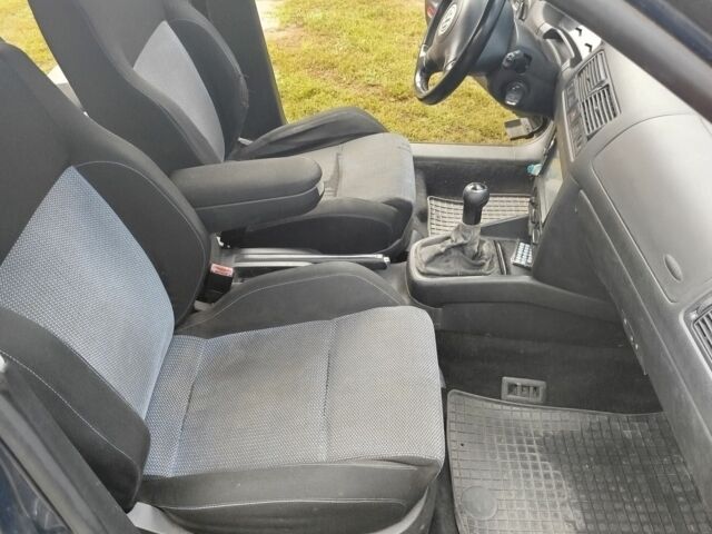 Синий Фольксваген Гольф, объемом двигателя 1.6 л и пробегом 285 тыс. км за 2100 $, фото 6 на Automoto.ua