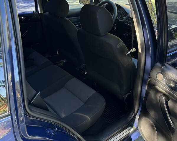 Синий Фольксваген Гольф, объемом двигателя 1.9 л и пробегом 300 тыс. км за 4650 $, фото 18 на Automoto.ua