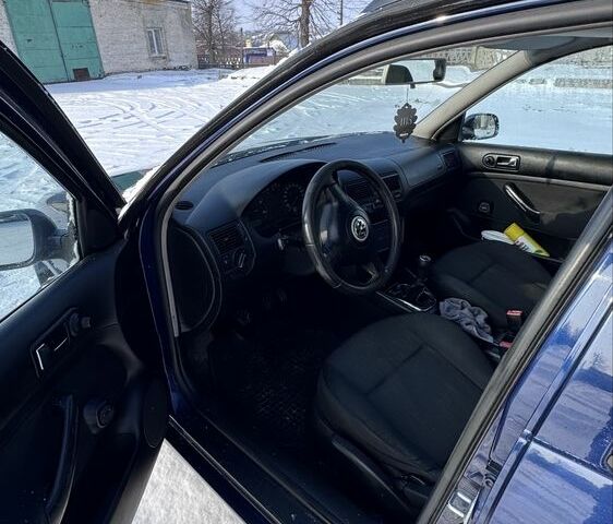 Синий Фольксваген Гольф, объемом двигателя 1.9 л и пробегом 200 тыс. км за 2200 $, фото 3 на Automoto.ua