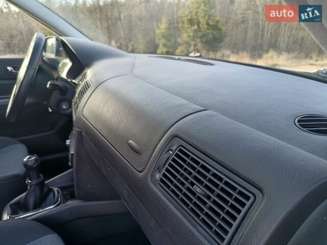 Синий Фольксваген Гольф, объемом двигателя 1.6 л и пробегом 209 тыс. км за 4550 $, фото 33 на Automoto.ua