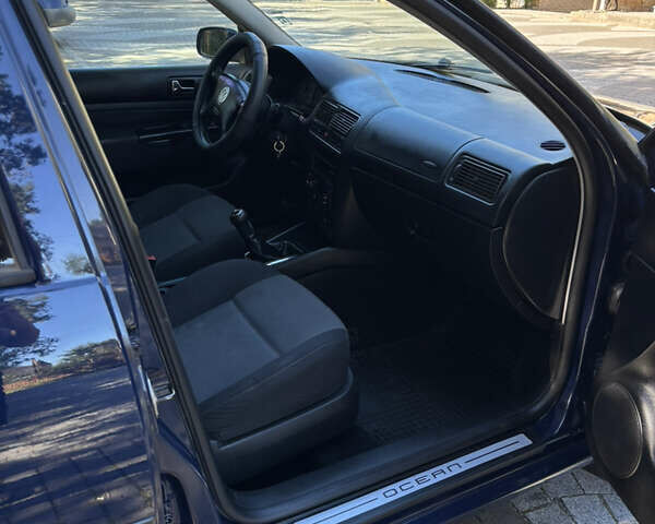 Синий Фольксваген Гольф, объемом двигателя 1.9 л и пробегом 300 тыс. км за 4650 $, фото 19 на Automoto.ua