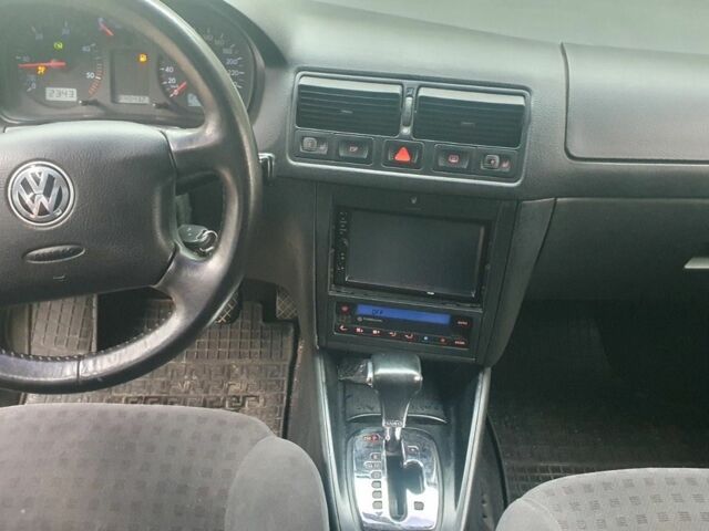 Синий Фольксваген Гольф, объемом двигателя 1.6 л и пробегом 250 тыс. км за 1850 $, фото 6 на Automoto.ua