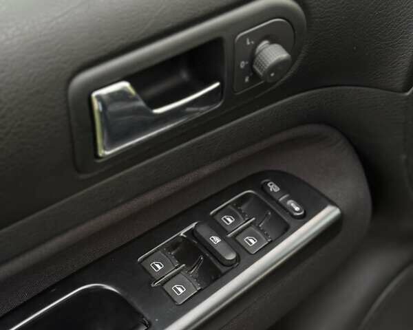 Синий Фольксваген Гольф, объемом двигателя 1.39 л и пробегом 157 тыс. км за 4300 $, фото 17 на Automoto.ua