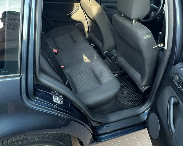 Синий Фольксваген Гольф, объемом двигателя 1.6 л и пробегом 215 тыс. км за 5500 $, фото 9 на Automoto.ua