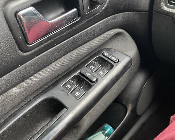 Синий Фольксваген Гольф, объемом двигателя 1.6 л и пробегом 255 тыс. км за 4600 $, фото 9 на Automoto.ua