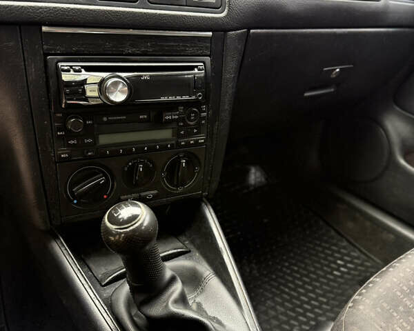 Синий Фольксваген Гольф, объемом двигателя 1.6 л и пробегом 292 тыс. км за 3200 $, фото 11 на Automoto.ua