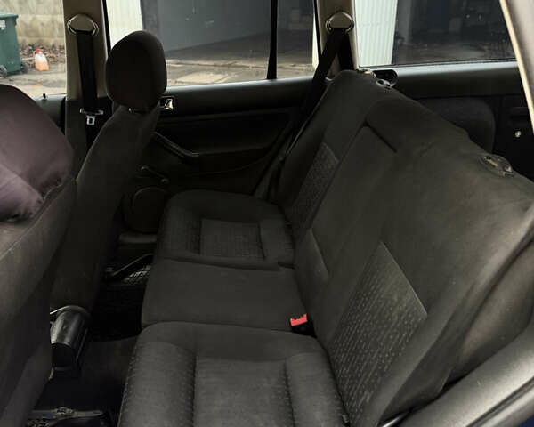 Синий Фольксваген Гольф, объемом двигателя 1.6 л и пробегом 292 тыс. км за 3200 $, фото 14 на Automoto.ua