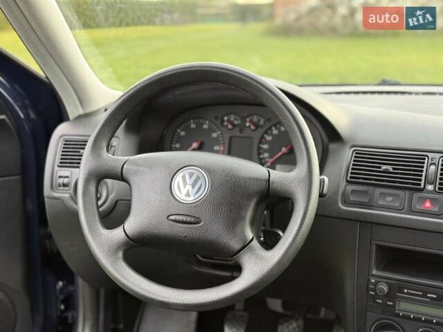 Синий Фольксваген Гольф, объемом двигателя 1.39 л и пробегом 157 тыс. км за 4300 $, фото 18 на Automoto.ua
