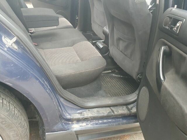 Синий Фольксваген Гольф, объемом двигателя 1.6 л и пробегом 250 тыс. км за 1850 $, фото 9 на Automoto.ua