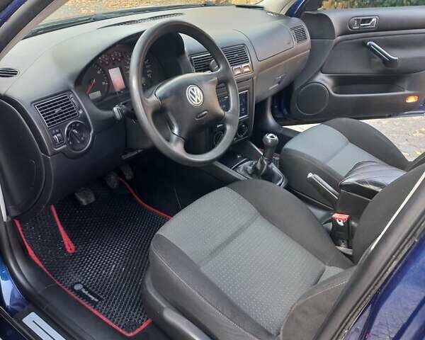 Синий Фольксваген Гольф, объемом двигателя 1.9 л и пробегом 239 тыс. км за 5200 $, фото 4 на Automoto.ua