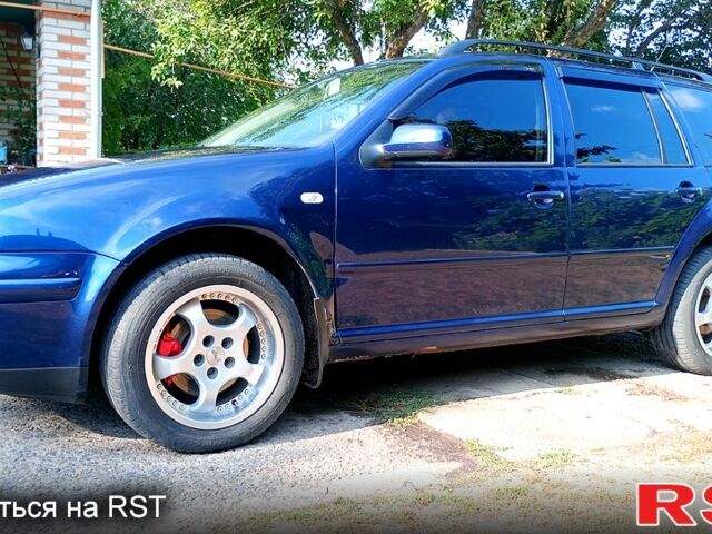 Синій Фольксваген Гольф, об'ємом двигуна 1.6 л та пробігом 300 тис. км за 4600 $, фото 1 на Automoto.ua