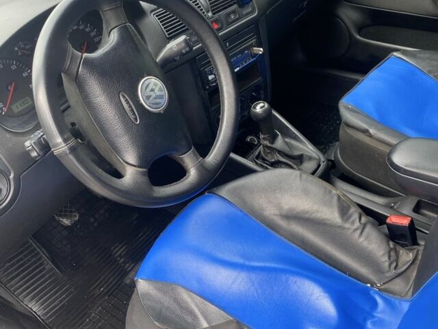 Синий Фольксваген Гольф, объемом двигателя 1.6 л и пробегом 255 тыс. км за 4600 $, фото 6 на Automoto.ua