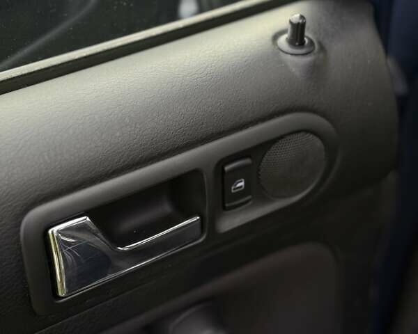 Синий Фольксваген Гольф, объемом двигателя 1.39 л и пробегом 157 тыс. км за 4300 $, фото 16 на Automoto.ua