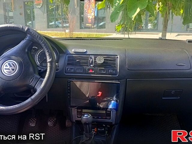 Синій Фольксваген Гольф, об'ємом двигуна 1.6 л та пробігом 300 тис. км за 4600 $, фото 4 на Automoto.ua