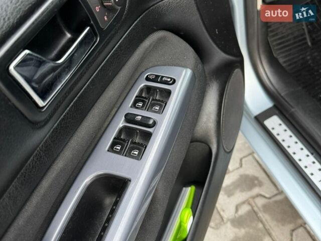 Синій Фольксваген Гольф, об'ємом двигуна 1.39 л та пробігом 272 тис. км за 4000 $, фото 10 на Automoto.ua