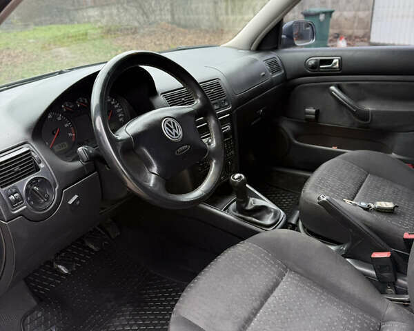 Синий Фольксваген Гольф, объемом двигателя 1.6 л и пробегом 292 тыс. км за 3200 $, фото 10 на Automoto.ua