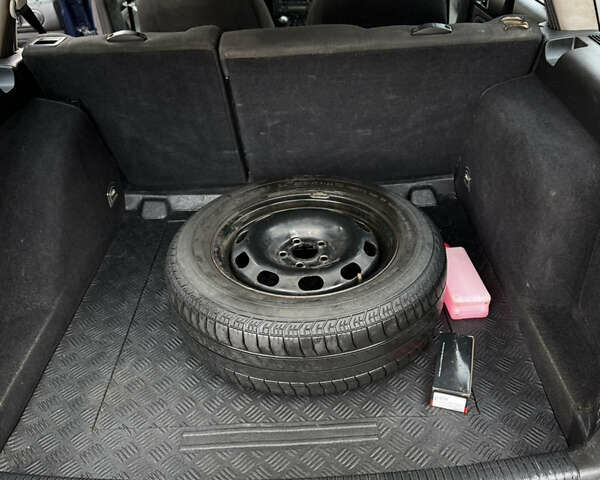 Синий Фольксваген Гольф, объемом двигателя 1.6 л и пробегом 292 тыс. км за 3200 $, фото 12 на Automoto.ua