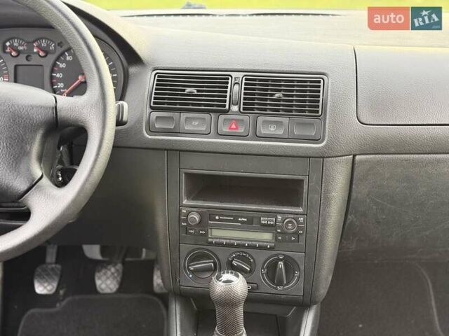 Синий Фольксваген Гольф, объемом двигателя 1.39 л и пробегом 157 тыс. км за 4300 $, фото 22 на Automoto.ua