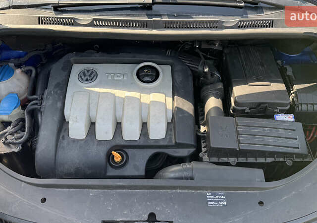 Синий Фольксваген Гольф, объемом двигателя 1.9 л и пробегом 306 тыс. км за 4900 $, фото 12 на Automoto.ua