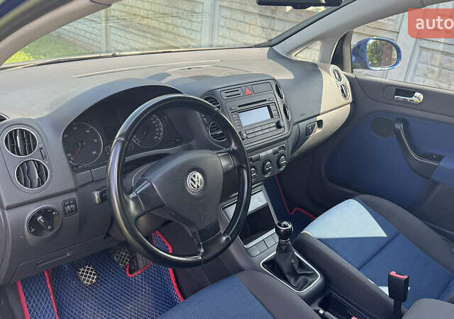 Синий Фольксваген Гольф, объемом двигателя 1.9 л и пробегом 306 тыс. км за 5300 $, фото 6 на Automoto.ua