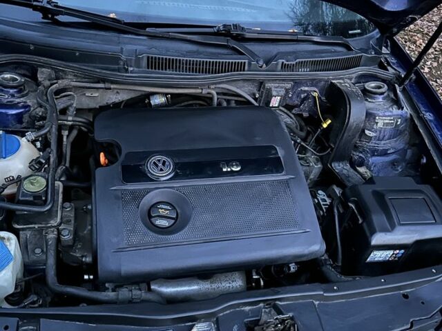 Синий Фольксваген Гольф, объемом двигателя 1.6 л и пробегом 286 тыс. км за 4600 $, фото 3 на Automoto.ua