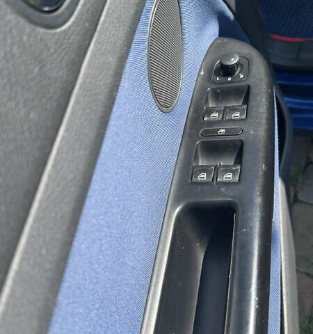 Синий Фольксваген Гольф, объемом двигателя 1.9 л и пробегом 306 тыс. км за 5300 $, фото 4 на Automoto.ua