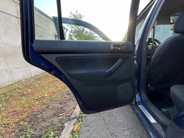 Синій Фольксваген Гольф, об'ємом двигуна 1.9 л та пробігом 230 тис. км за 2550 $, фото 5 на Automoto.ua