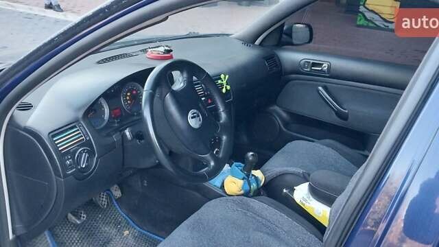 Синий Фольксваген Гольф, объемом двигателя 1.4 л и пробегом 272 тыс. км за 4200 $, фото 12 на Automoto.ua