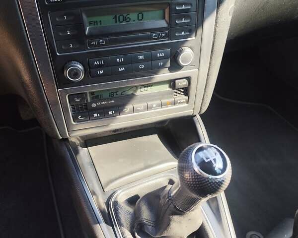 Синий Фольксваген Гольф, объемом двигателя 1.6 л и пробегом 326 тыс. км за 4400 $, фото 5 на Automoto.ua