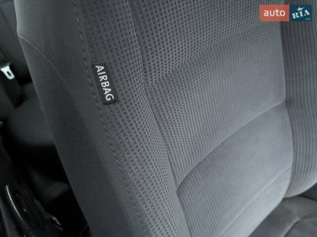 Синий Фольксваген Гольф, объемом двигателя 1.6 л и пробегом 318 тыс. км за 5150 $, фото 63 на Automoto.ua