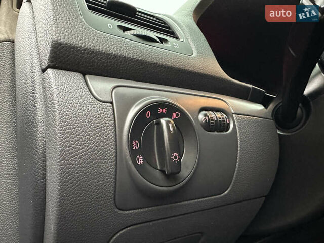 Синий Фольксваген Гольф, объемом двигателя 1.9 л и пробегом 233 тыс. км за 6399 $, фото 27 на Automoto.ua