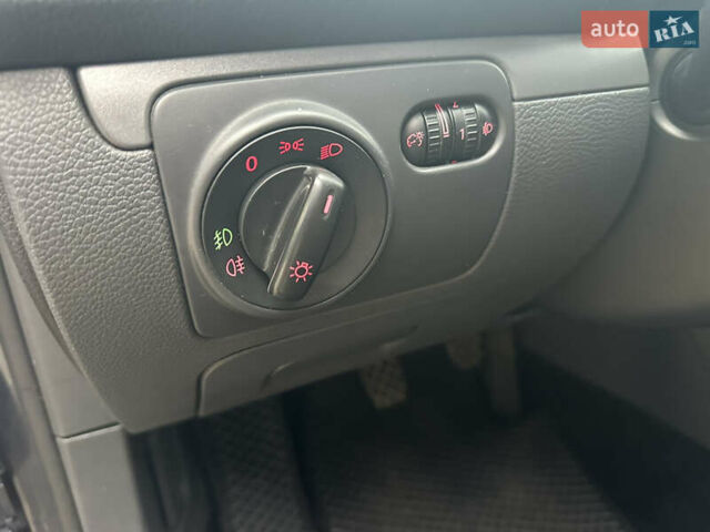 Синій Фольксваген Гольф, об'ємом двигуна 1.6 л та пробігом 248 тис. км за 6800 $, фото 32 на Automoto.ua