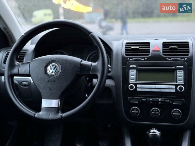 Синий Фольксваген Гольф, объемом двигателя 1.6 л и пробегом 318 тыс. км за 5150 $, фото 42 на Automoto.ua