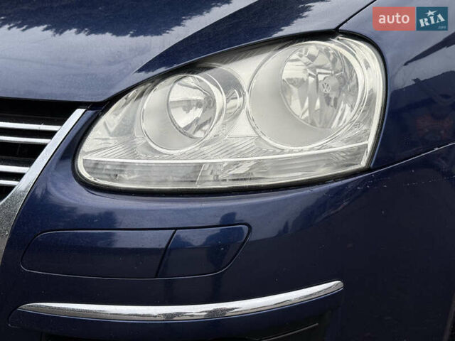 Синий Фольксваген Гольф, объемом двигателя 1.6 л и пробегом 318 тыс. км за 5150 $, фото 7 на Automoto.ua