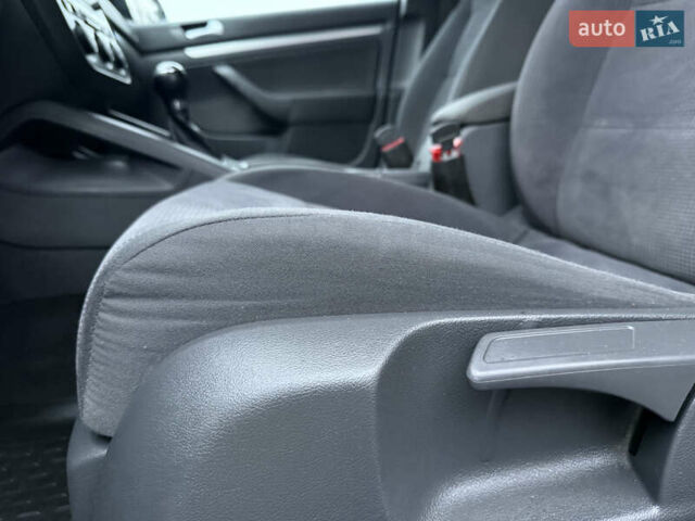 Синий Фольксваген Гольф, объемом двигателя 1.6 л и пробегом 318 тыс. км за 5150 $, фото 44 на Automoto.ua