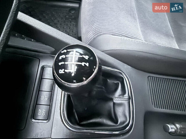 Синий Фольксваген Гольф, объемом двигателя 1.6 л и пробегом 318 тыс. км за 5150 $, фото 48 на Automoto.ua