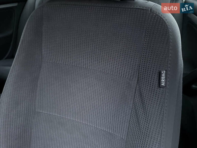 Синий Фольксваген Гольф, объемом двигателя 1.6 л и пробегом 318 тыс. км за 5150 $, фото 68 на Automoto.ua