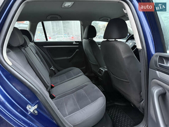 Синий Фольксваген Гольф, объемом двигателя 1.6 л и пробегом 318 тыс. км за 5150 $, фото 66 на Automoto.ua