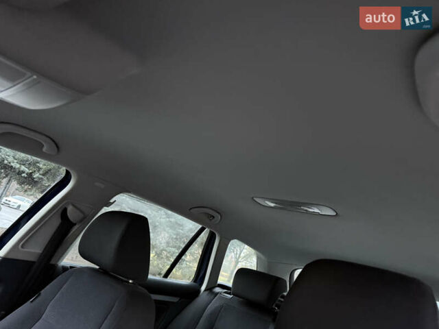 Синий Фольксваген Гольф, объемом двигателя 1.6 л и пробегом 318 тыс. км за 5150 $, фото 56 на Automoto.ua