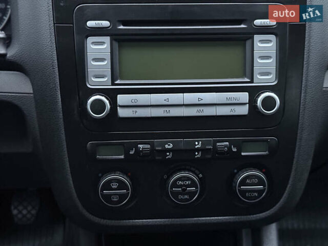 Синий Фольксваген Гольф, объемом двигателя 1.6 л и пробегом 318 тыс. км за 5150 $, фото 37 на Automoto.ua